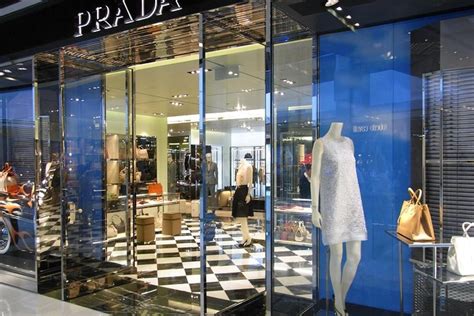 prada outlet tours.